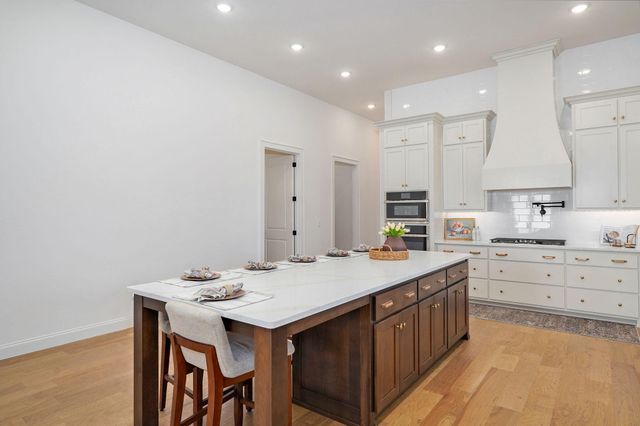 6041 S Dollison Avenue, Springfield, MO 65810