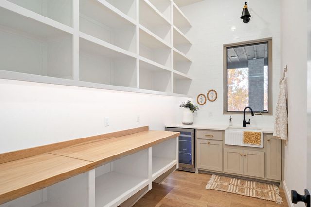 6041 S Dollison Avenue, Springfield, MO 65810