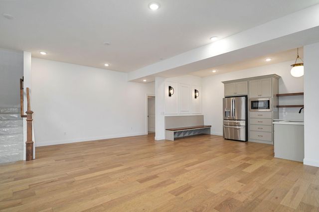 6041 S Dollison Avenue, Springfield, MO 65810