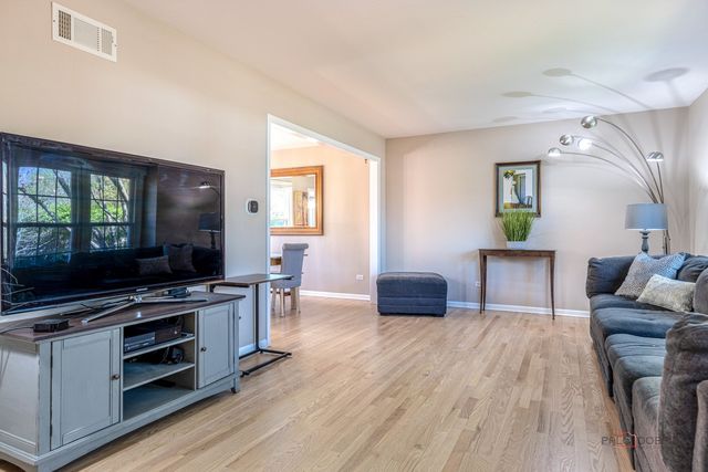505 Fairlawn Avenue, Libertyville, IL 60048
