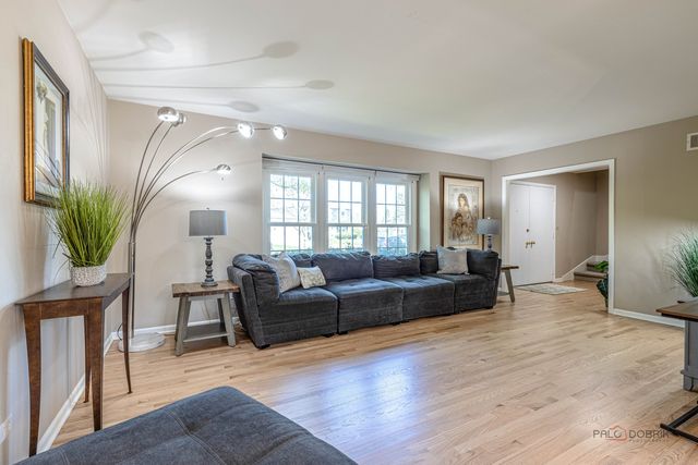 505 Fairlawn Avenue, Libertyville, IL 60048