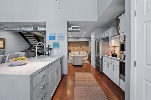 6007 Memorial Drive 202, Houston, TX 77007