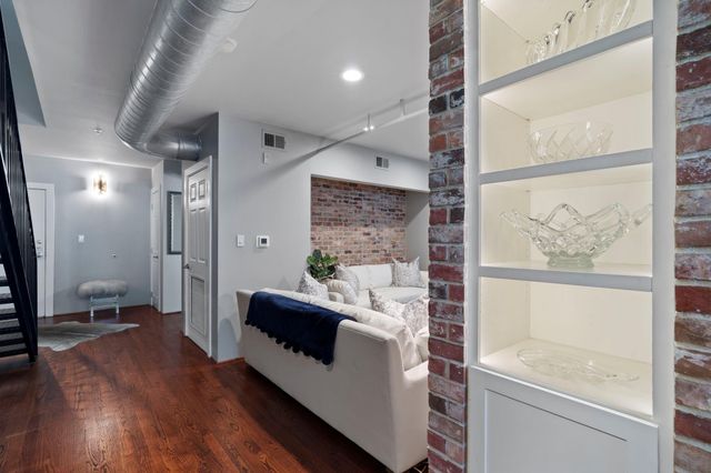 6007 Memorial Drive 202, Houston, TX 77007