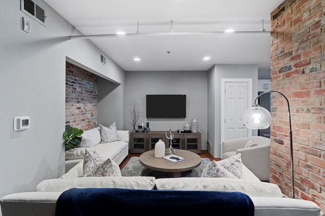 6007 Memorial Drive 202, Houston, TX 77007