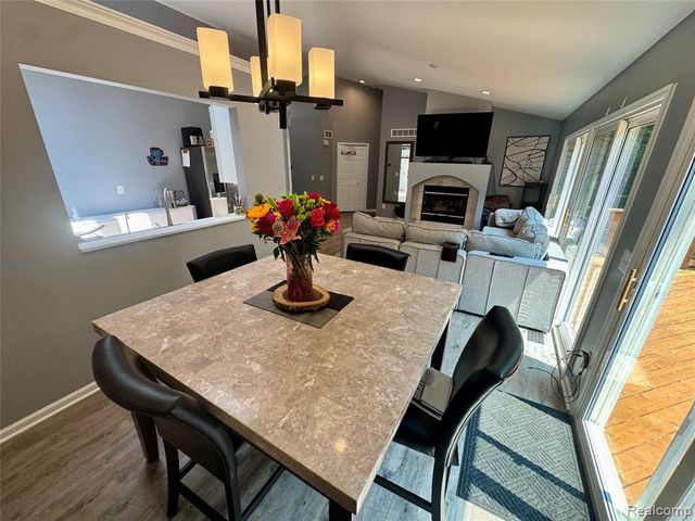 513 River Ridge Drive, Waterford, MI 48327