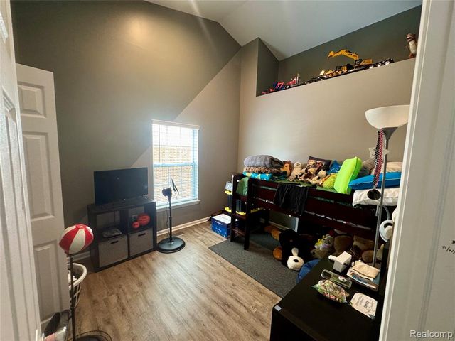 513 River Ridge Drive, Waterford, MI 48327