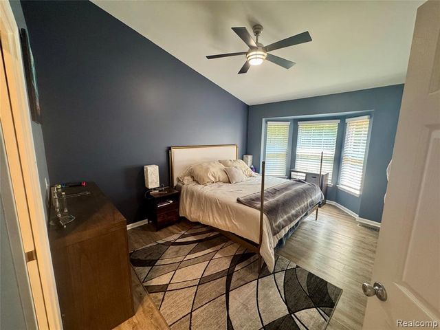 513 River Ridge Drive, Waterford, MI 48327