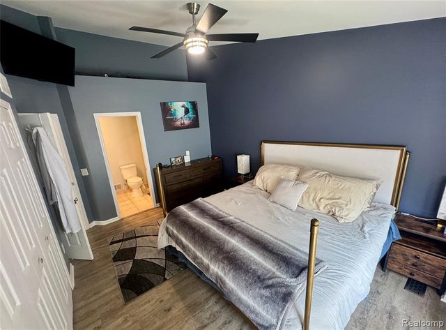 513 River Ridge Drive, Waterford, MI 48327