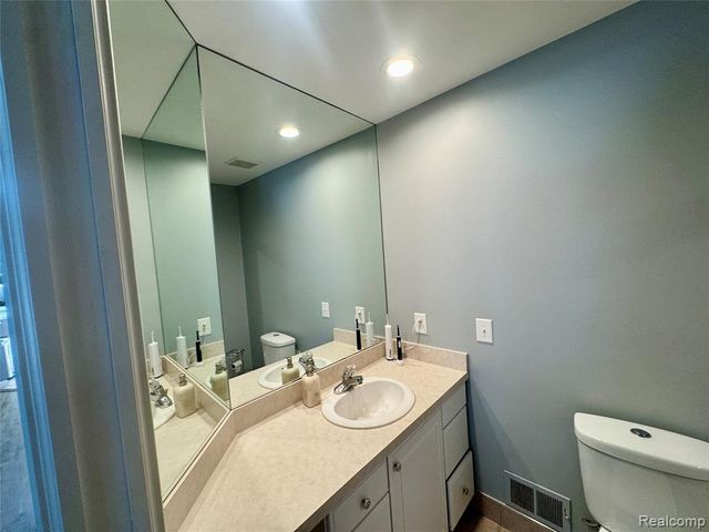 513 River Ridge Drive, Waterford, MI 48327