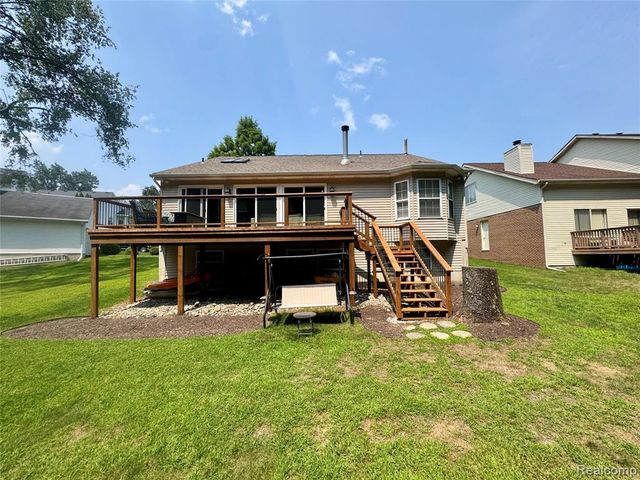 513 River Ridge Drive, Waterford, MI 48327