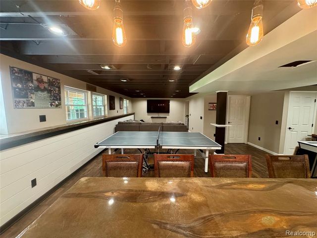 513 River Ridge Drive, Waterford, MI 48327