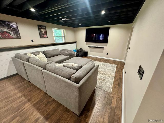 513 River Ridge Drive, Waterford, MI 48327