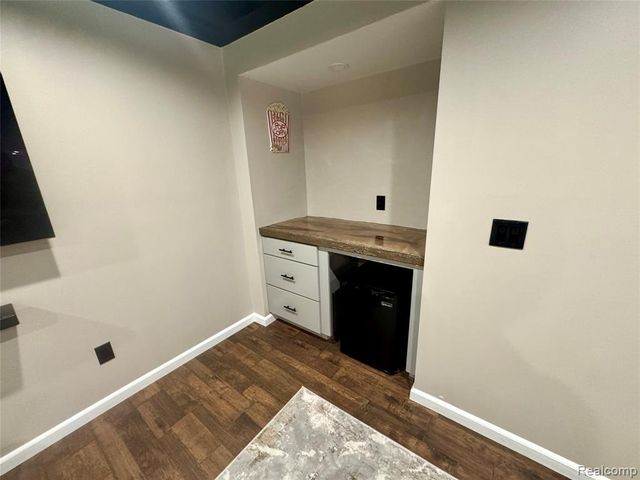 513 River Ridge Drive, Waterford, MI 48327