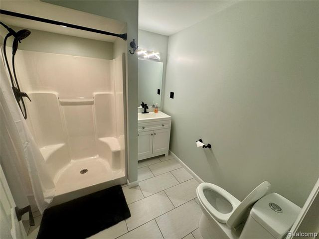 513 River Ridge Drive, Waterford, MI 48327