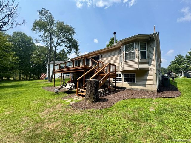 513 River Ridge Drive, Waterford, MI 48327