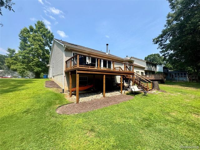 513 River Ridge Drive, Waterford, MI 48327