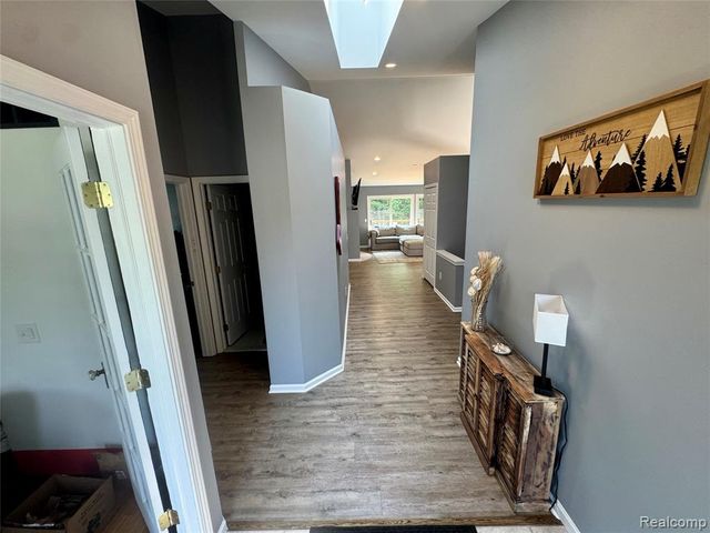 513 River Ridge Drive, Waterford, MI 48327