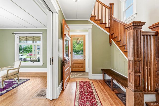 518 E Lincoln Way, Mishawaka, IN 46544