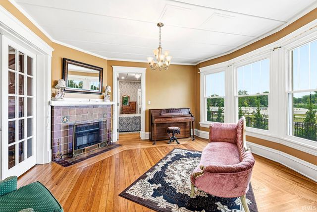 518 E Lincoln Way, Mishawaka, IN 46544