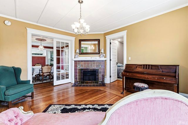 518 E Lincoln Way, Mishawaka, IN 46544