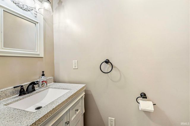 518 E Lincoln Way, Mishawaka, IN 46544