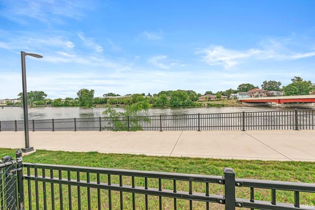 518 E Lincoln Way, Mishawaka, IN 46544