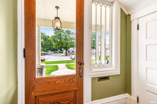 518 E Lincoln Way, Mishawaka, IN 46544