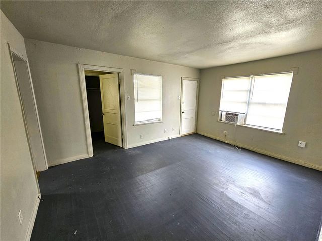1133 5th Avenue N, Texas City, TX 77590