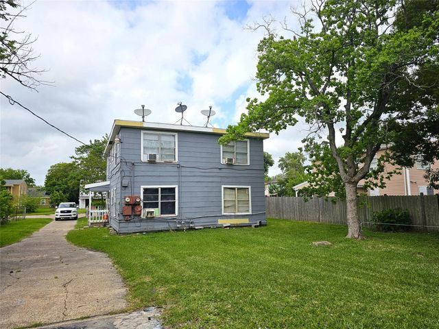 1133 5th Avenue N, Texas City, TX 77590
