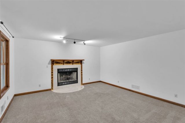 288 Wallrose Heights Rd, Economy, PA 15005