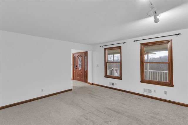 288 Wallrose Heights Rd, Economy, PA 15005