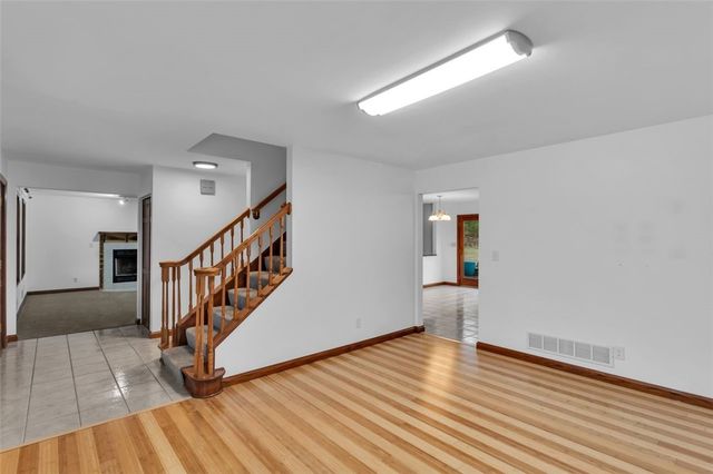 288 Wallrose Heights Rd, Economy, PA 15005