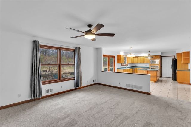 288 Wallrose Heights Rd, Economy, PA 15005