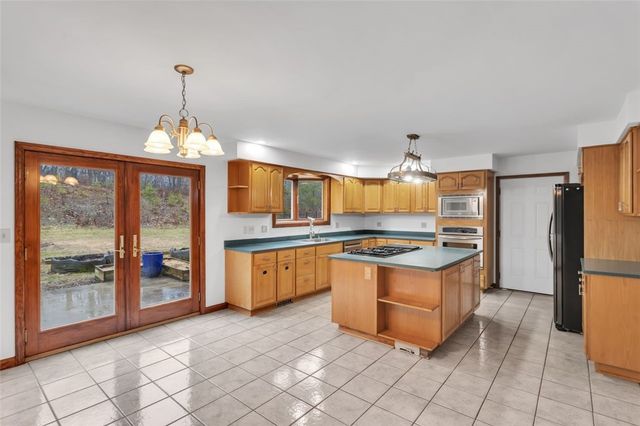 288 Wallrose Heights Rd, Economy, PA 15005