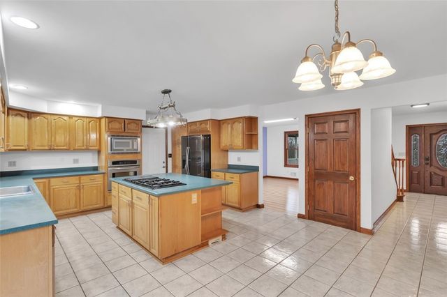 288 Wallrose Heights Rd, Economy, PA 15005