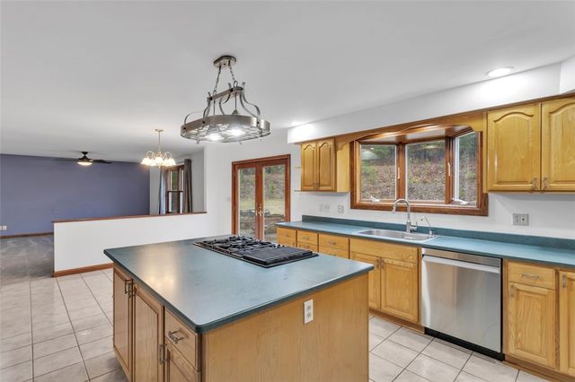 288 Wallrose Heights Rd, Economy, PA 15005