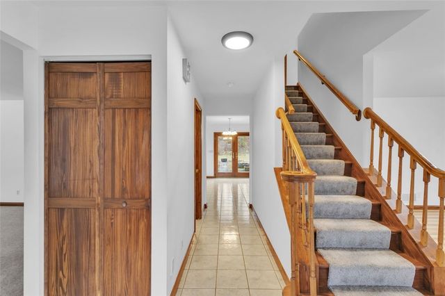 288 Wallrose Heights Rd, Economy, PA 15005