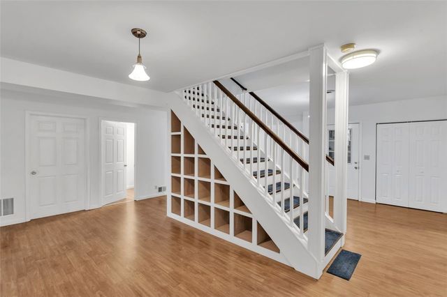 288 Wallrose Heights Rd, Economy, PA 15005