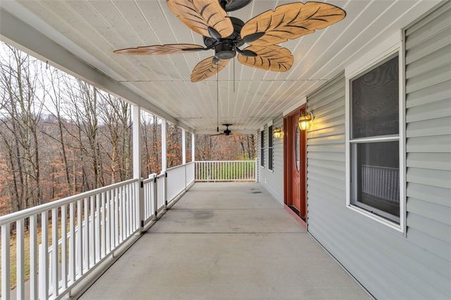 288 Wallrose Heights Rd, Economy, PA 15005