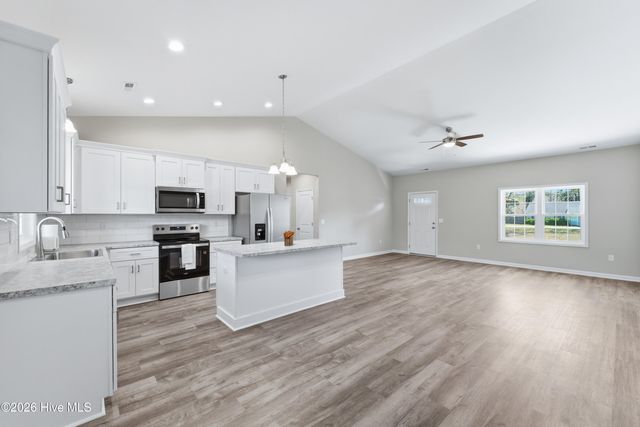 1992 Catherine Lake Road, Richlands, NC 28574