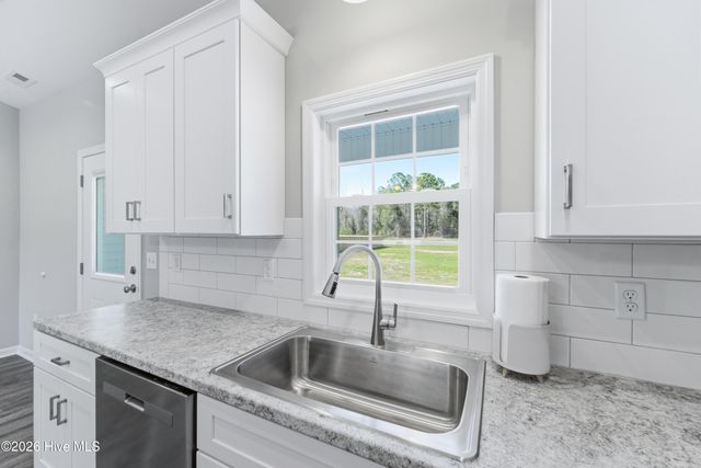 1992 Catherine Lake Road, Richlands, NC 28574