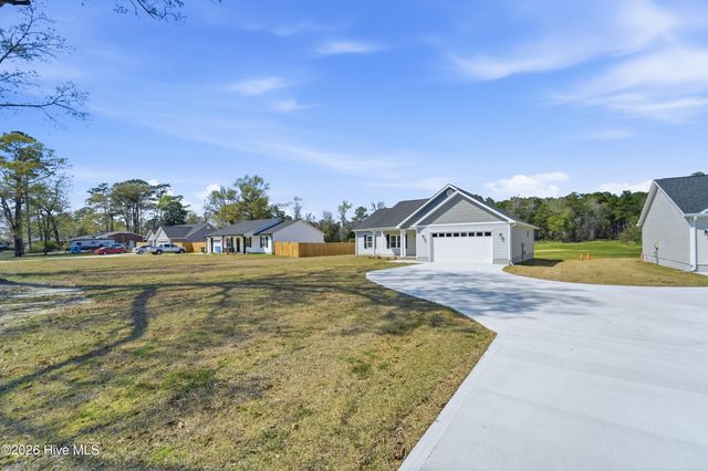 1992 Catherine Lake Road, Richlands, NC 28574