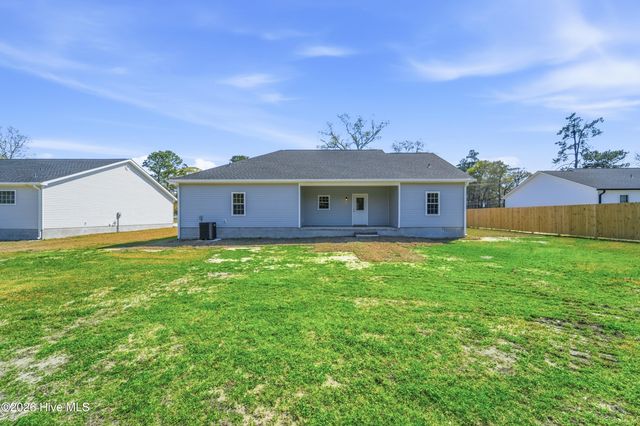 1992 Catherine Lake Road, Richlands, NC 28574