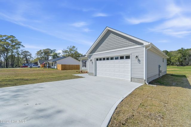 1992 Catherine Lake Road, Richlands, NC 28574