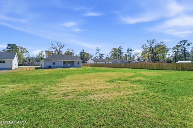 1992 Catherine Lake Road, Richlands, NC 28574