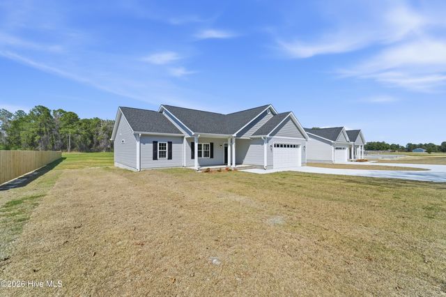 1992 Catherine Lake Road, Richlands, NC 28574