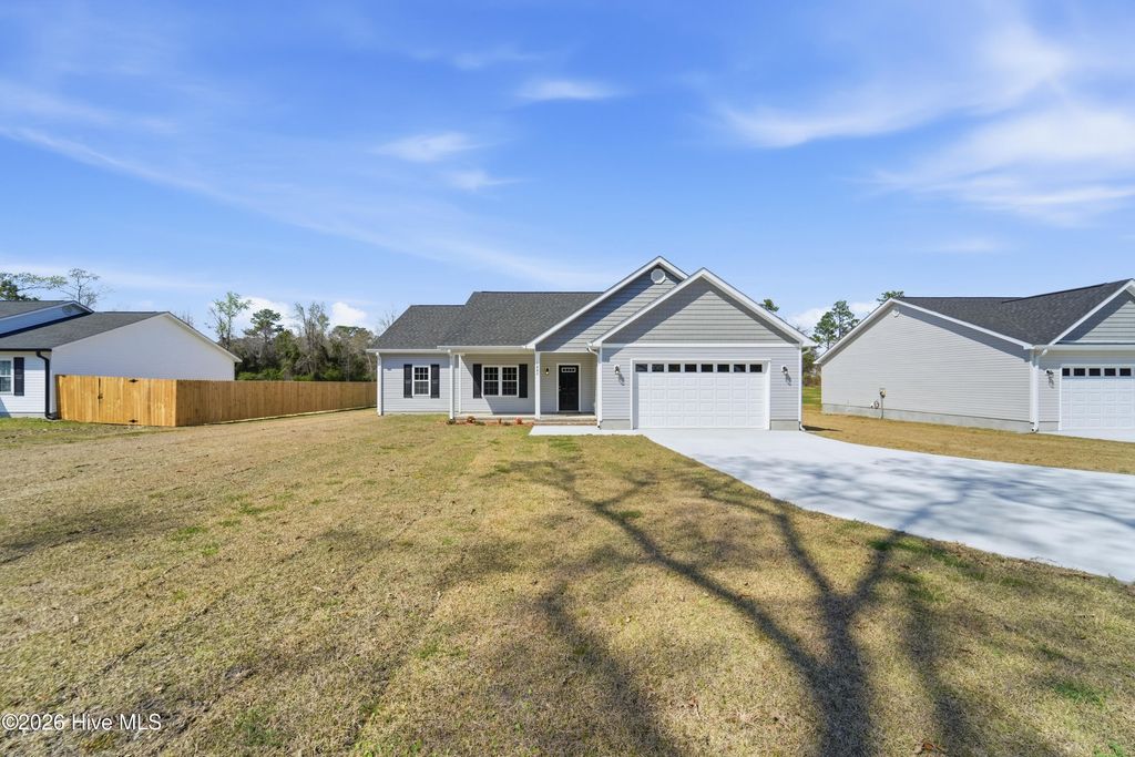 1992 Catherine Lake Road, Richlands, NC 28574