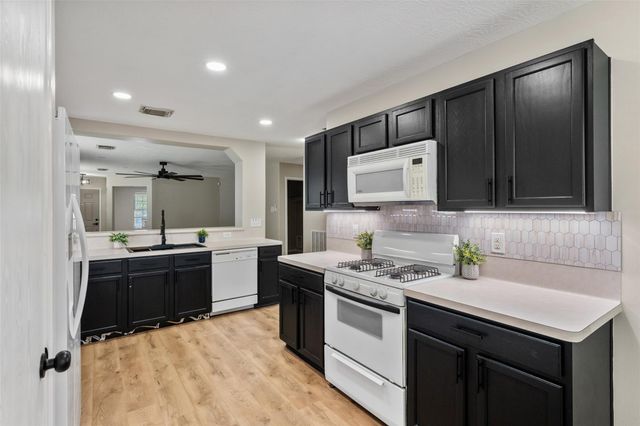 7826 Chervil Lane, Baytown, TX 77521