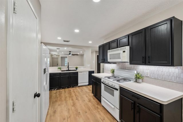 7826 Chervil Lane, Baytown, TX 77521