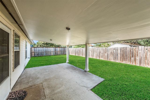 7826 Chervil Lane, Baytown, TX 77521